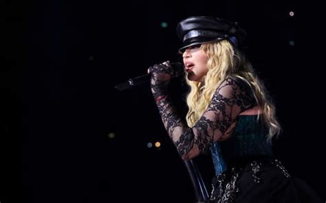 Madonna in concerto a Milano, i video: tra i fan anche Armani e 